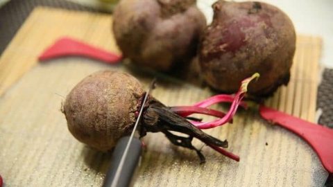 جربي أقنعة الشمندر الطبيعية لبشرة مثالية هذا الخريف