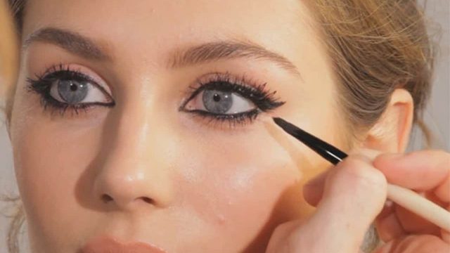 اكتشفي طريقة تكبير العيون الصغيرة بالماكياج