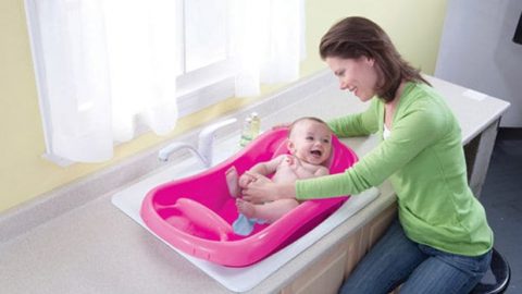 للأمهات الجدد: نصائح عملية حول حمام الطفل الرضيع
