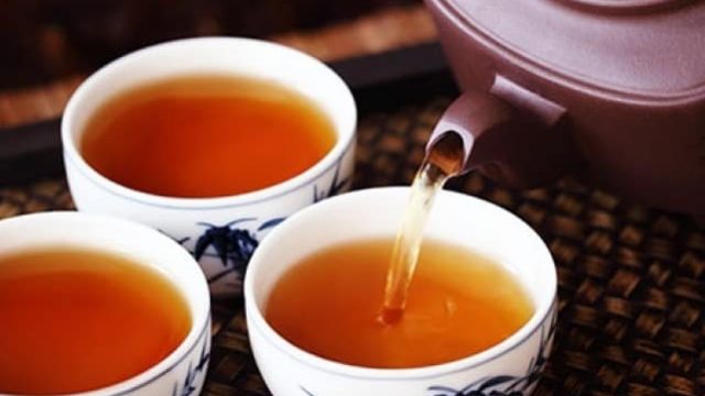 خطوات تجهيز شاي بالحبهان