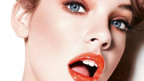 هذه الحيلة تمنحك شفاه كبيرة دون الحاجة لنفخها!