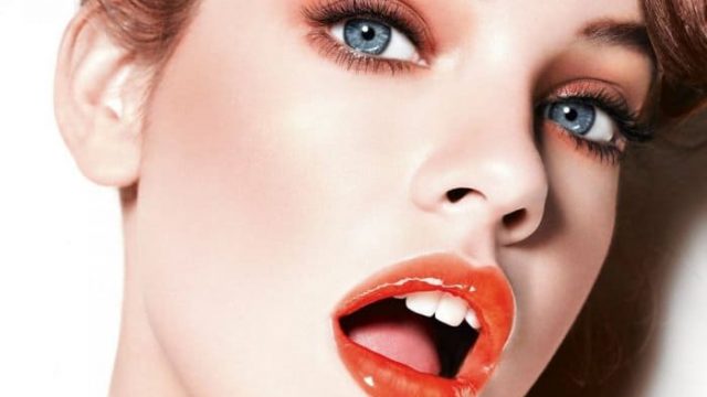 هذه الحيلة تمنحك شفاه كبيرة دون الحاجة لنفخها!