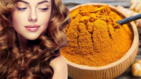 إليك الطريقة الصحيحة لصبغ الشعر بالكركم