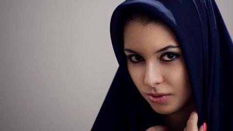 كيف تحافظين على صحة شعرك مع الحجاب؟