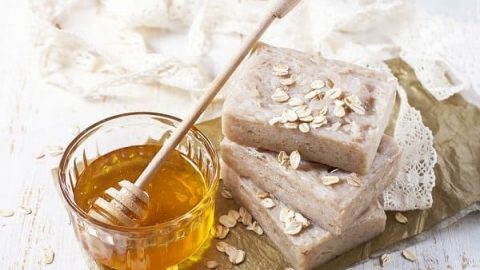 طريقة تحضير صابون العسل والشوفان لبشرة رطبة وجميلة