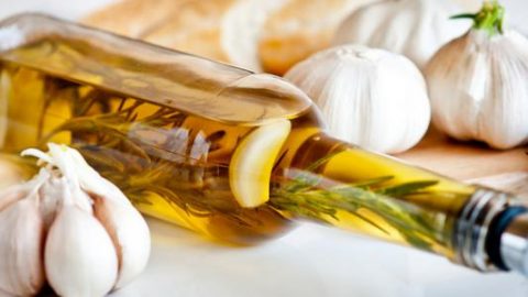 زيت الثوم: طريقة تحضيره واستعمالاته