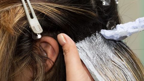 بالخطوات: إليك طريقة تطبيق هايلايت الشعر في المنزل