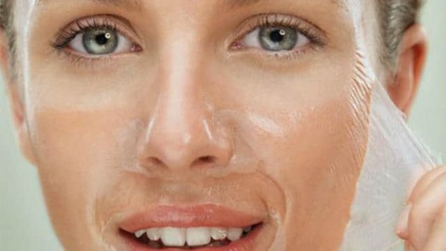 هل جربتِ خلطات بياض البيض للتخلص من الرؤوس السوداء؟