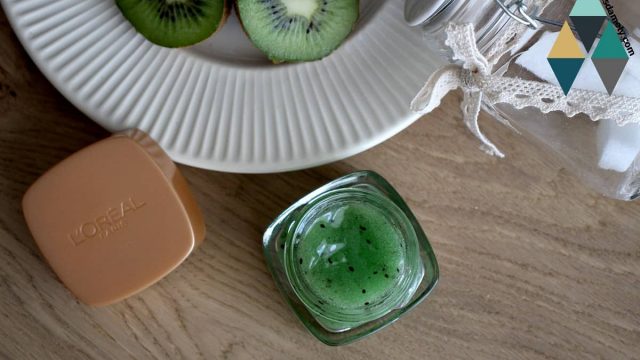 تعرفي على أفضل وصفات تقشير الوجه في فصل الشتاء