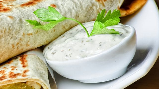 طريقة بسيطة لتجهيز صوص الشاورما