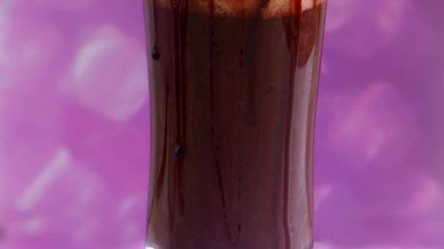 خطوات تجهيز الهوت شوكليت