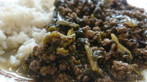 خطوات تجهيز يخنة السبانخ باللحمة