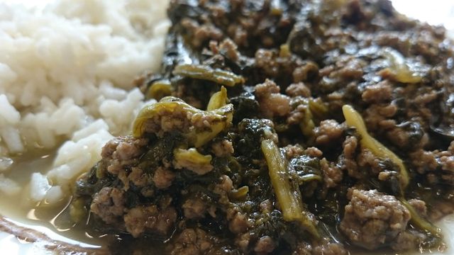 خطوات تجهيز يخنة السبانخ باللحمة