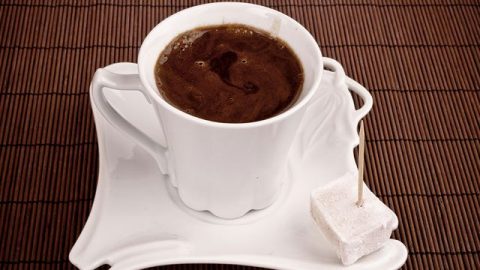 خطوات تجهيز القهوة اليمنية بالزنجبيل