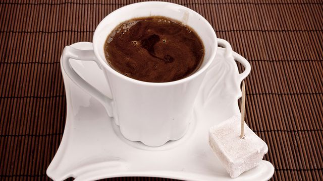 خطوات تجهيز القهوة اليمنية بالزنجبيل