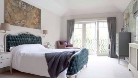 بالصور: أسرة غرف النوم بلمسات من قماش المخمل