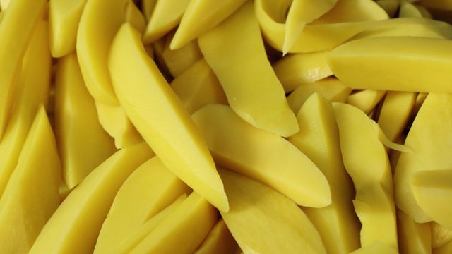 طريقة بسيطة لتجهيز مخلل المانجو العماني