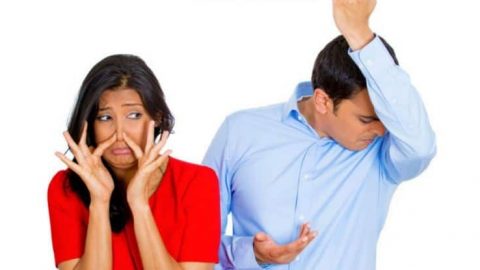 أطعمة تساعدك على مقاومة رائحة العرق.. اكتشفيها