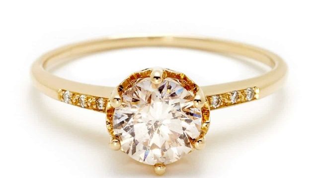 مجوهرات الذهب الأصفر لإطلالة يومية مميزة