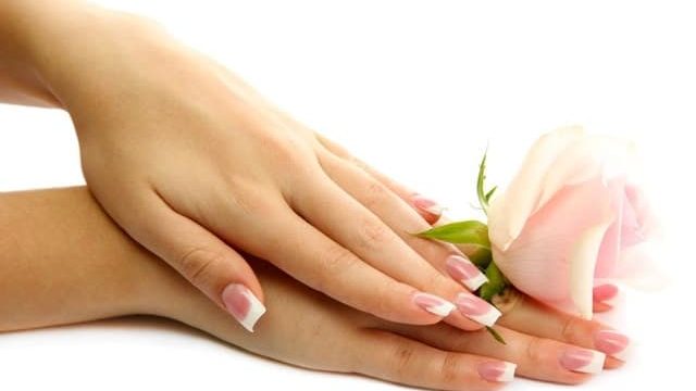 للعروس: جربي أفضل أقنعة تفتيح اليدين والقدمين