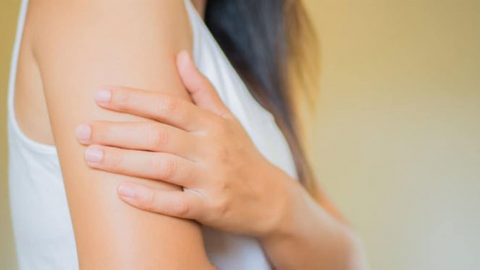 خلطات طبيعية لعلاج حبوب المنطقة الخلفية للذراعين