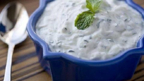ألذ طريقة لتجهيز سلطة الزبادي بالنعناع
