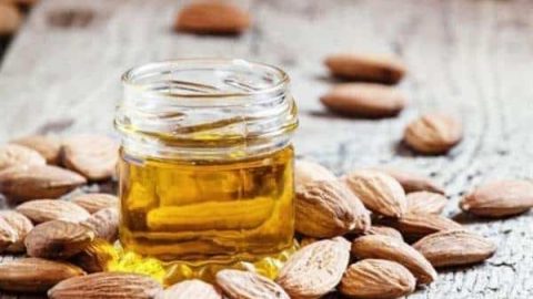 كيف تصنعين صابون زيت اللوز الحلو للعناية بالجسم؟