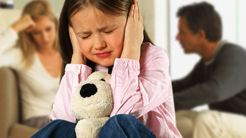 5 تأثيرات سلبية لشجار الوالدين أمام الطفل