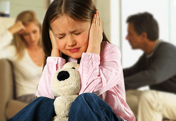 5 تأثيرات سلبية لشجار الوالدين أمام الطفل
