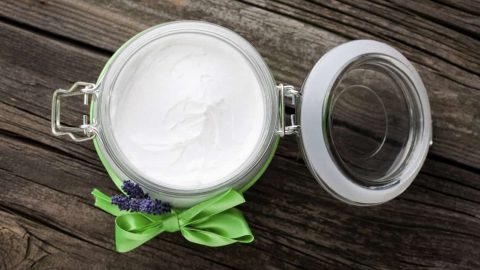 4 كريمات ليلية للعناية بالبشرة