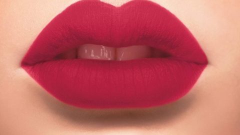 كيف تطبيقين أحمر الشفاه بشكل مثالي كالمحترفات؟