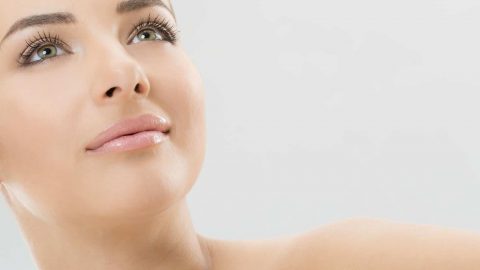 كيف تعتني ببشرتك قبل النوم؟ نصائح بسيطة وسهلة التطبيق