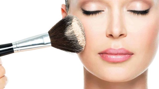 5 حيل من خبراء التجميل لمكياج الوجه الدائري .. اكتشفيها الآن معنا