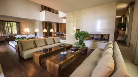 بالصور: ديكورات غرف المعيشة لبيوت المشاهير