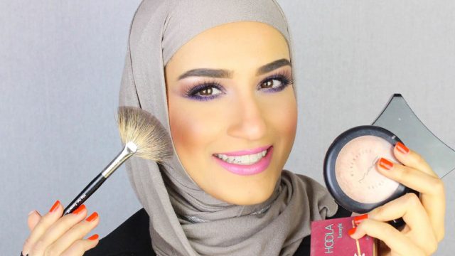 بالصور: اكتشفي أحدث ماكياج لمدونات الموضة المحجبات