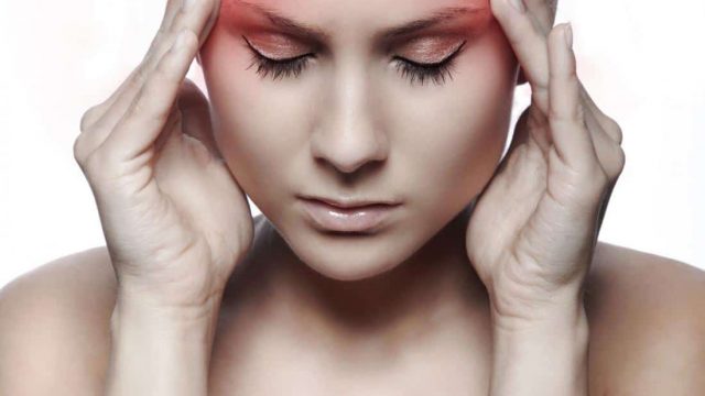 الصداع في منطقة العينين: الأسباب والعلاجات