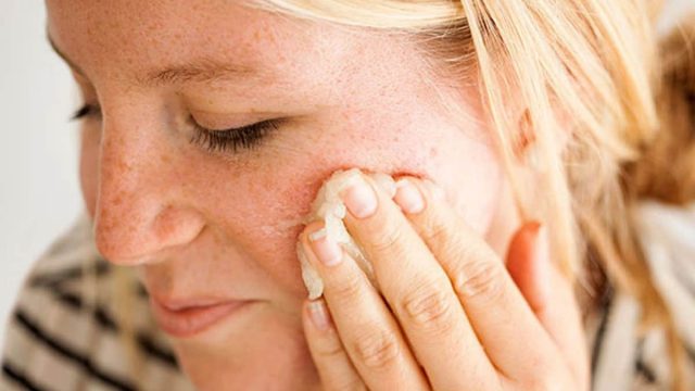 وصفات سحرية لتقشير البشرة قبل سهرة السنة الجديدة