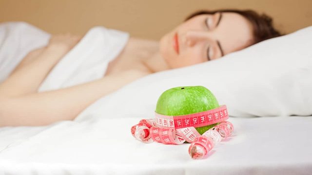 5 مفاتيح لخسارة الوزن أثناء النوم