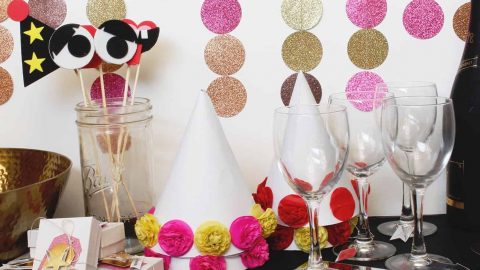 ديكورات احتفالية لتزويق موائد الطعام ليلة رأس السنة