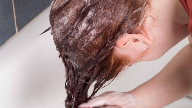 زيت الزيتون: كنز من الفوائد لصحة الشعر