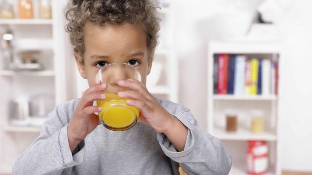 حضري أفضل العصائر الصحية والطبيعية لأطفالك