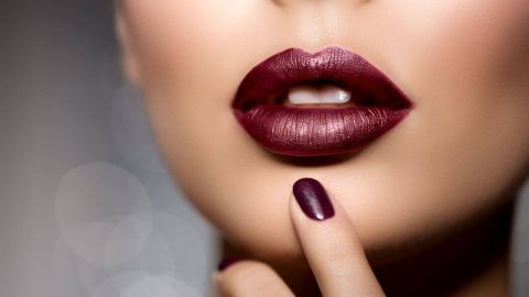 تعلمي طريقة تطبيق قلم تحديد الشفاه.. لشفاه لا تقاوم!