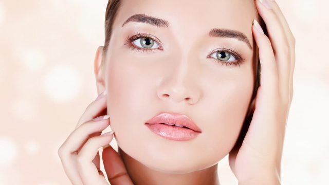 أقنعة طبيعية تغنيك عن البتوكس.. جربيها