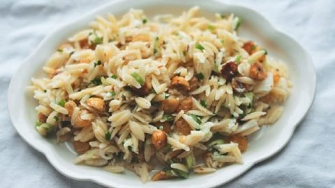 طريقة تجهيز لسان عصفور بالزبيب