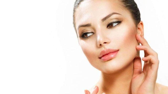 اكتشفي الطريقة الصحيحة لتطبيق ماكياج الوجه المربع