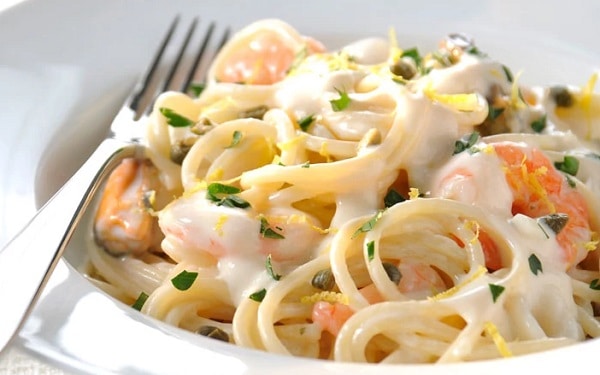 طريقة تجهيز المكرونة السي فود بالصوص الأبيض