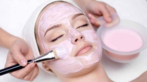 تعرفي على أفضل طرق تنظيف البشرة الدهنية