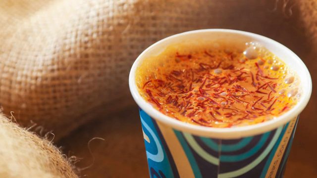 طريقة تجهيز شاي كرك بالزعفران