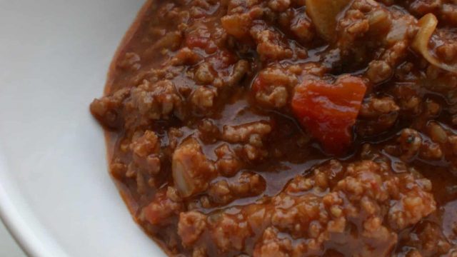 خطوات تجهيز قلاية الطماطم باللحمة المفرومة