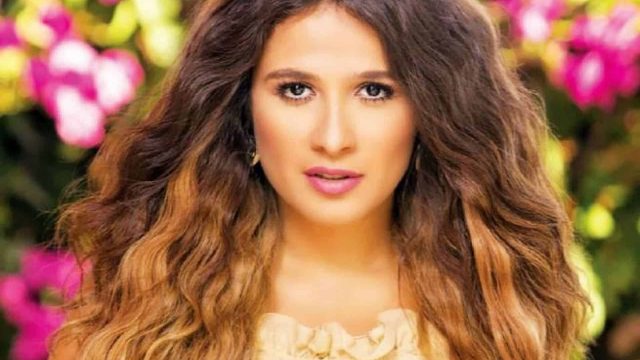 شاهدي كيف احتفلت ياسمين عبد العزيز بعيد ميلادها؟